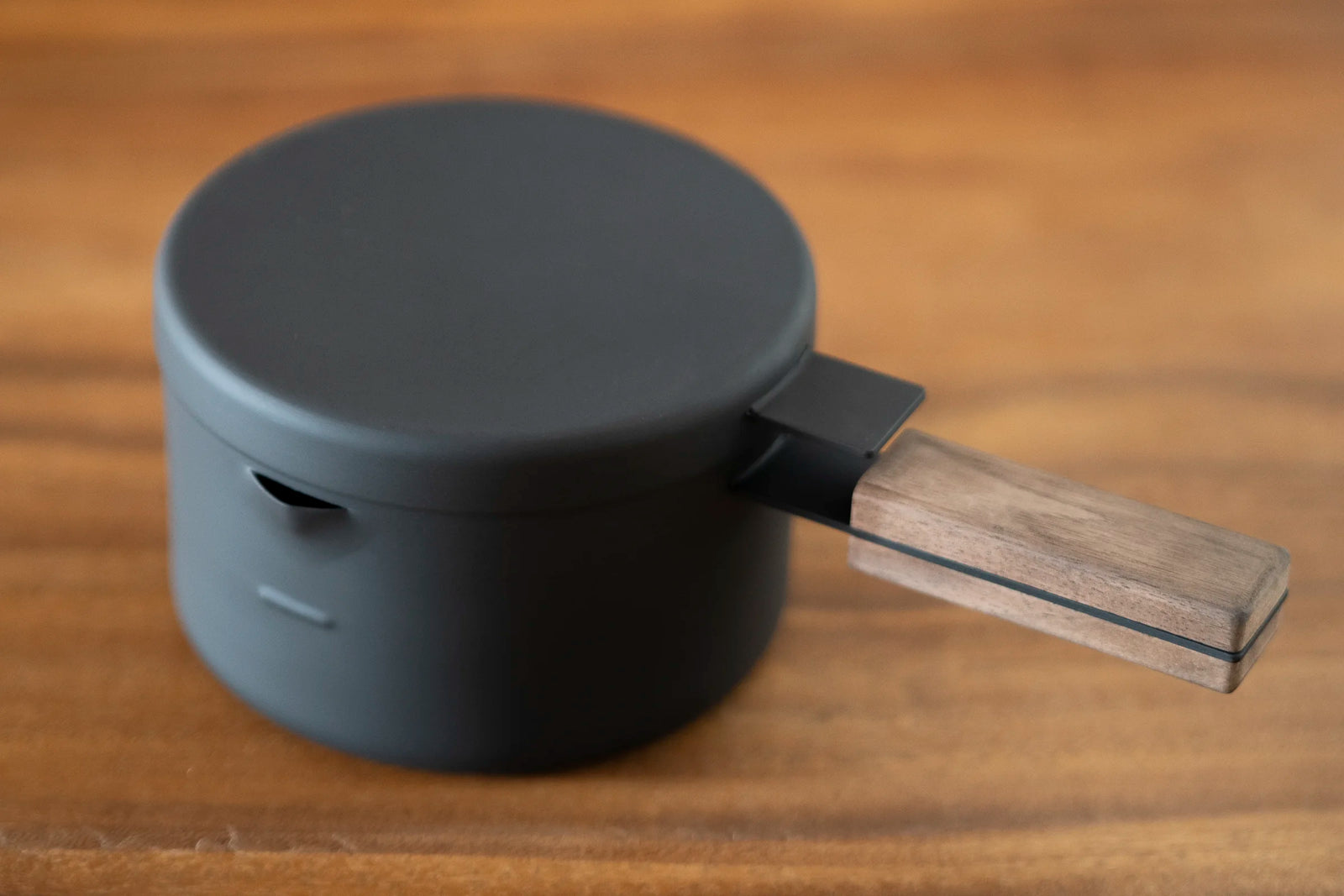 ツレヅレハナコ×オレンジページ「ふたつき鉄製揚げ鍋 13cm」|【公式 ツレヅレハナコ×オレンジページ「ふたつき鉄製揚げ鍋 13cm」|【公式