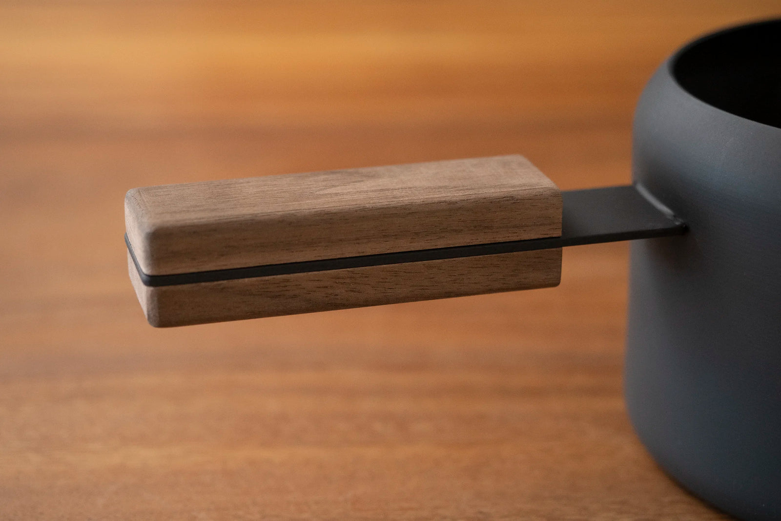 ツレヅレハナコ×オレンジページ「ふたつき鉄製揚げ鍋 13cm」|【公式 ツレヅレハナコ×オレンジページ「ふたつき鉄製揚げ鍋 13cm」|【公式